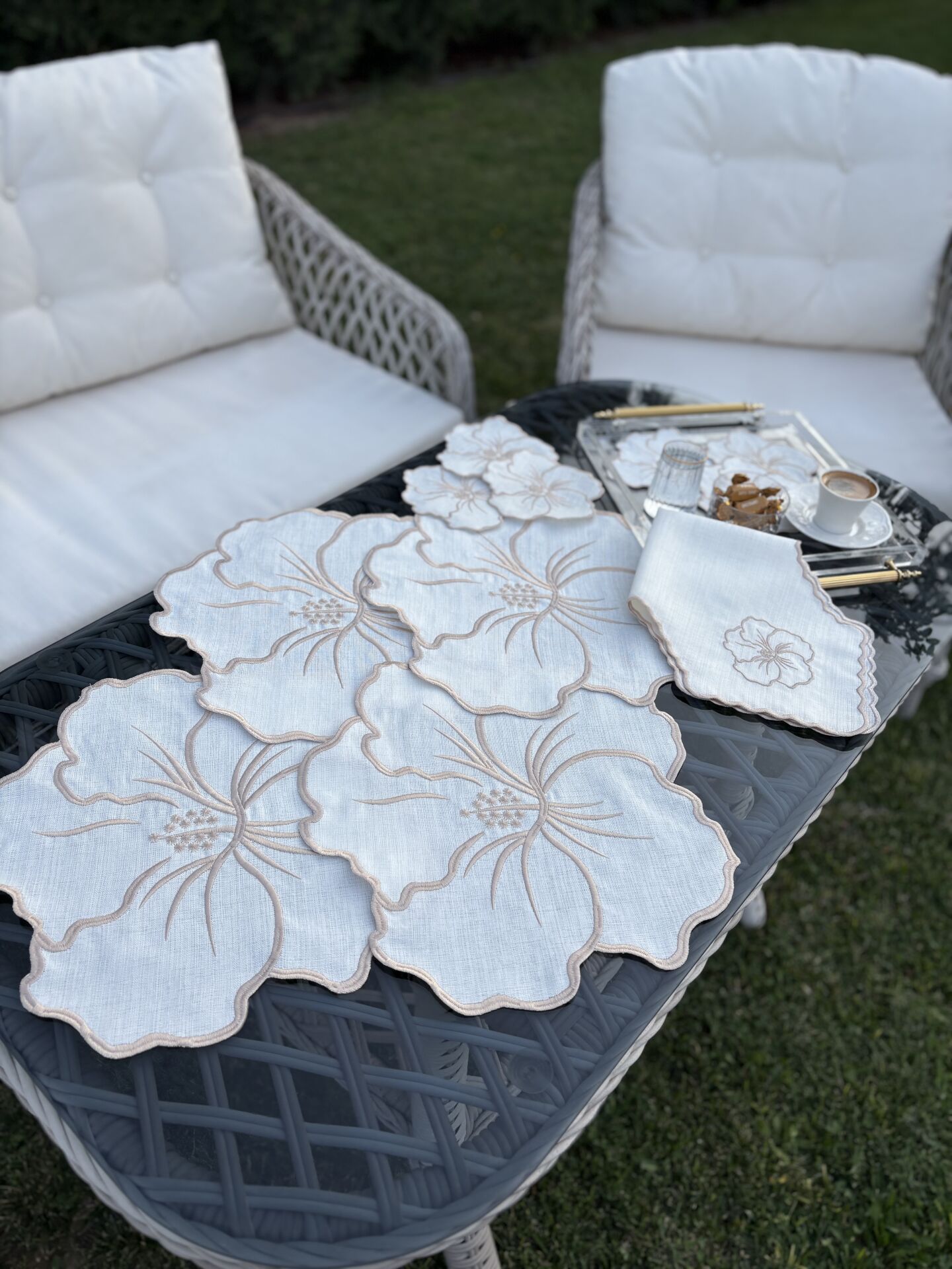 Hibiskus | Amerikan Servis | Ekru&Bej