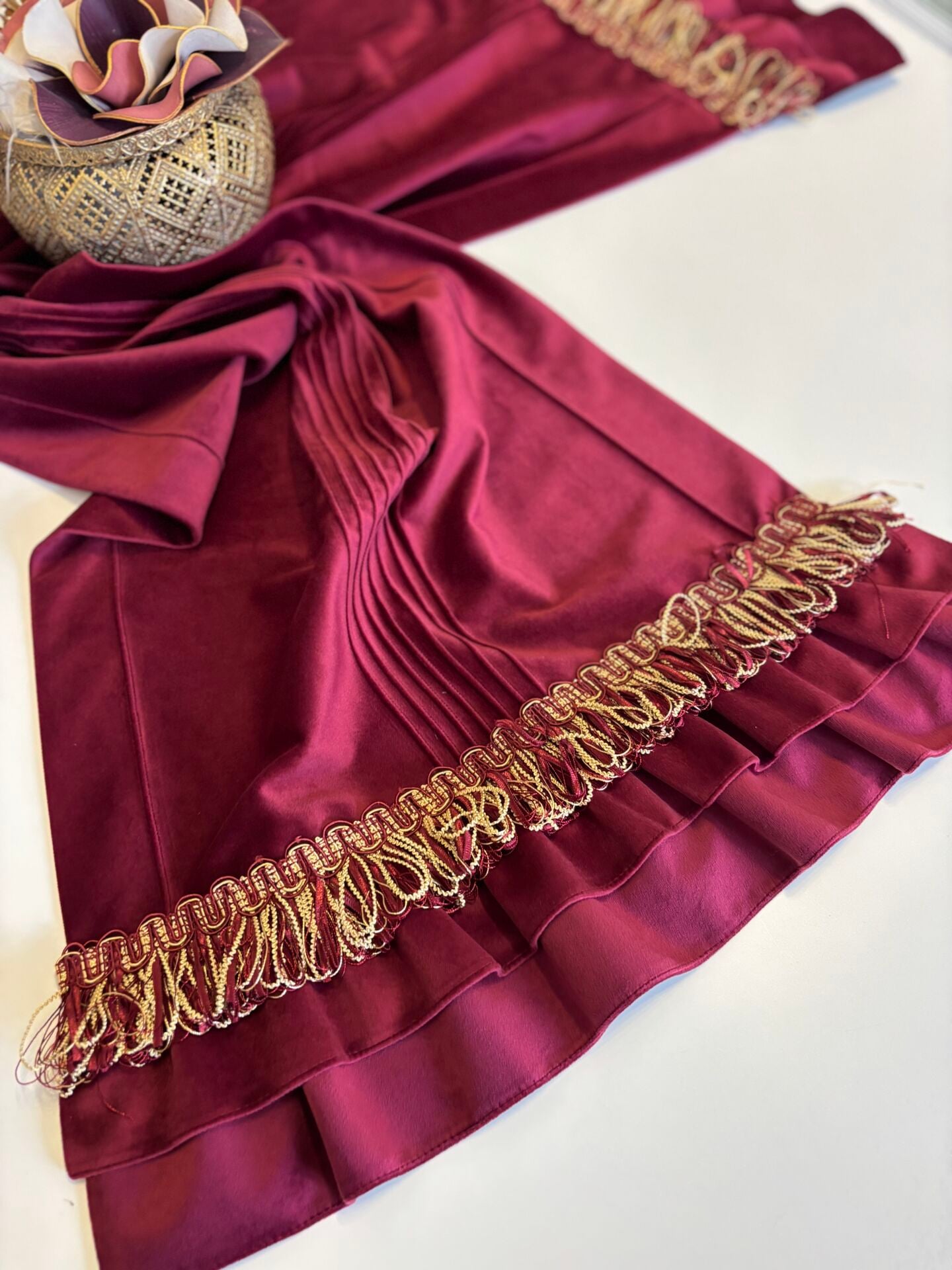 Püsküllü&Fırfırlı Kadife Runner | Bordo